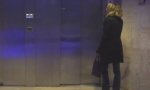 Lustiges Video : Remi Gaillard - Naked Elevator