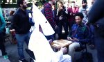 Lustiges Video : Wenn der Ku-Klux-Klan im Ghetto Domino spielt