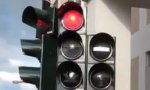 Funny Video : Strange Traffic Light Phenomenon