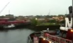 Lustiges Video : Mit dem Boot geblitzt