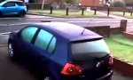 Funny Video - Eingeparkt  im Vorgarten