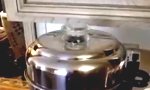 Funny Video : Kaffeemaschine gibt alles