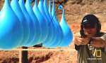 Lustiges Video : Schusssichere Wasserbomben