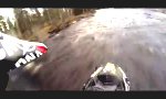Funny Video : Mit dem Schneemobil den Fluss hoch