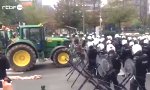 Funny Video : Traktor vs Polizei