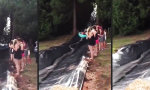 Funny Video - Wasserrutsche mit Hindernis