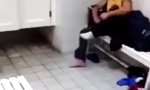 Lustiges Video : Überaschungsbesuch in der Herrenumkleide