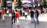 Movie : Sich unaufällig unter Party People mischen
