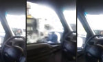 Lustiges Video : Kleines Wurf-Duell an der Tanke