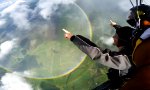 Lustiges Video : Fallschirmsprung in einen Doppelregenbogen