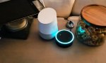 Alexa und Google unterhalten sich