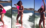 Lustiges Video : Beerbong auf dem Surfbrett