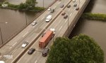 Funny Video : Sinnige Brückensperrung für Fußgänger