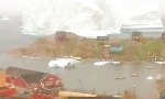 Lustiges Video : Eisberg kratzt an Küste vorbei