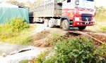 Funny Video : Provisorisches Brücke für den LKW