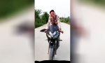 Lustiges Video - Schau, mein neues Motorrad