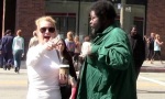 Lustiges Video : Yo, wanna have a dollar?