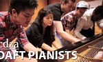 Funny Video : 5 Guys 1 Piano